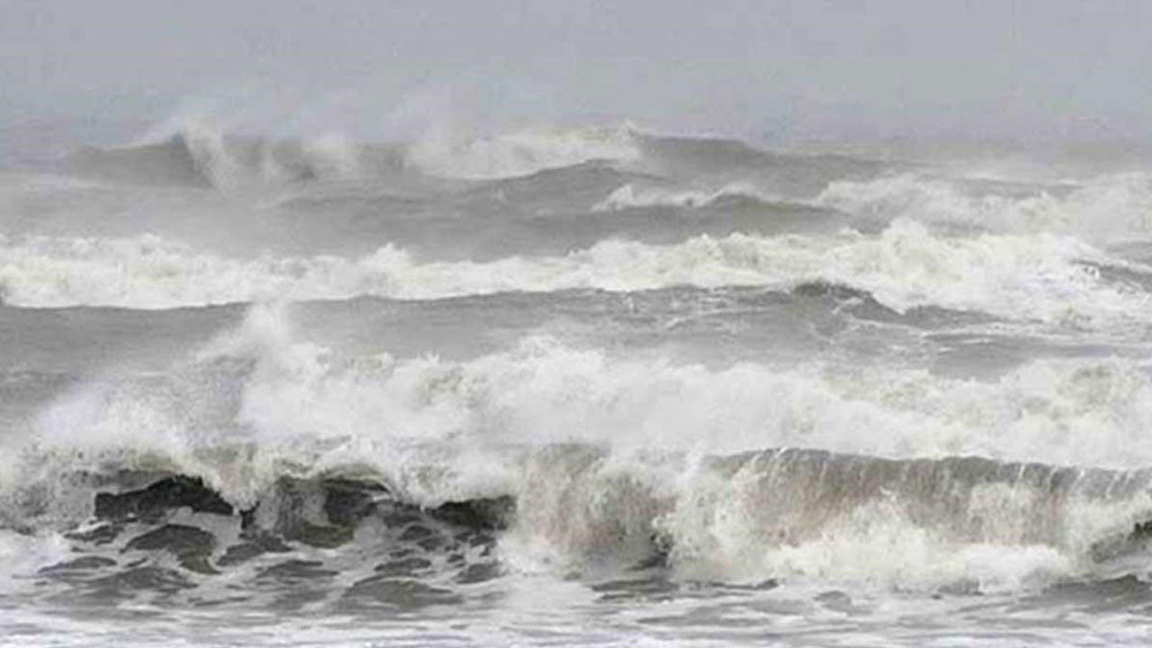 বঙ্গোপসাগরে অবস্থানরত গভীর নিম্নচাপটি এখন ঘূর্ণিঝড় ‘ফিনজাল’