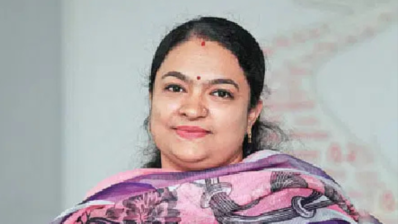 পপির মাসিক আয় এখন  ৩ লাখ টাকা