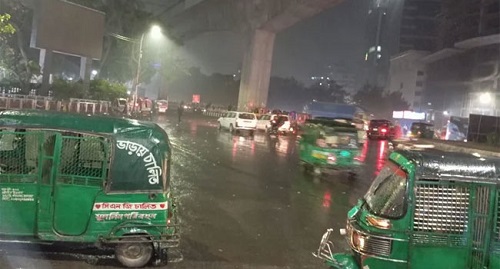 শীতে রাজধানীতে গুঁড়ি গুঁড়ি বৃষ্টি