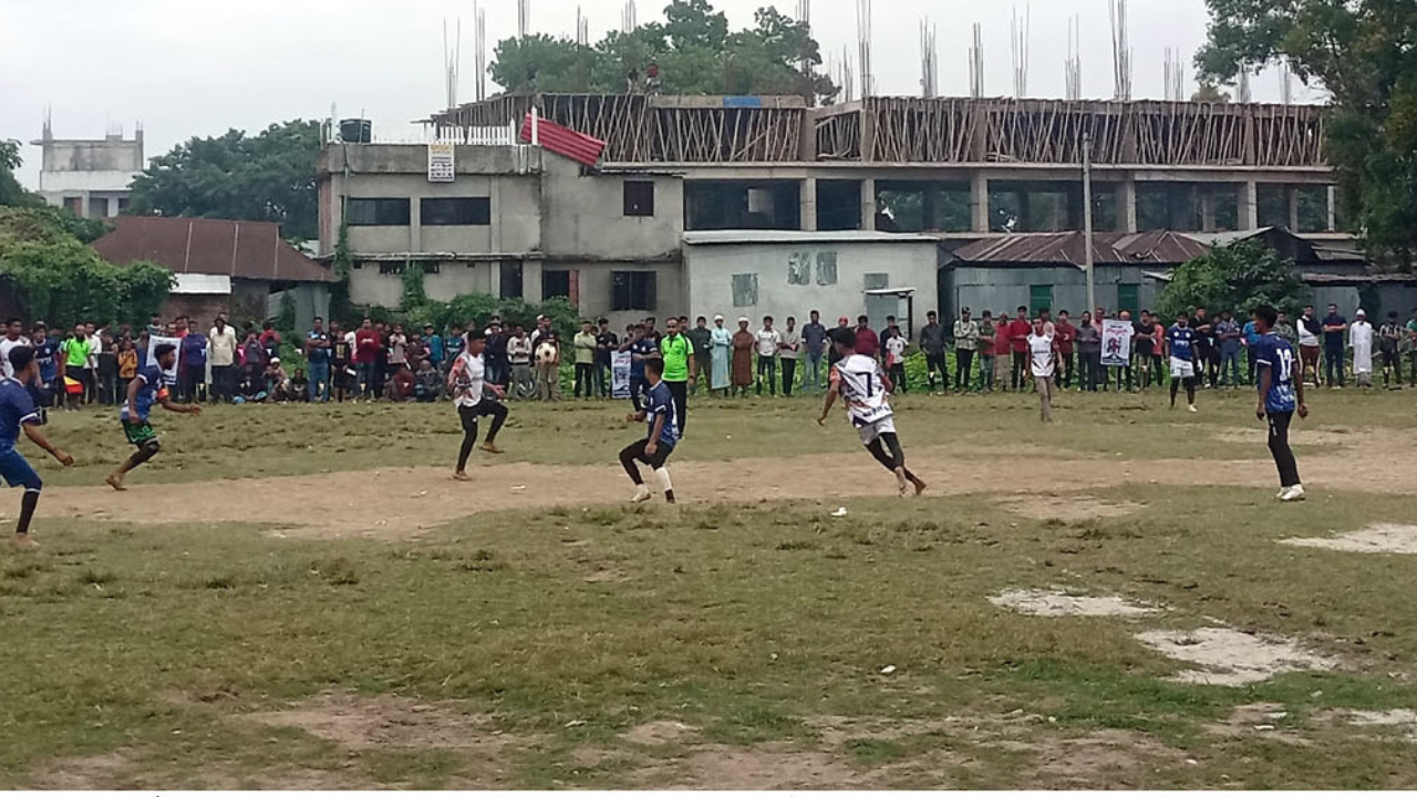 চৌদ্দগ্রামে জামায়াতের যুব  বিভাগের ফুটবল টুর্ণামেন্টে দর্শকদের ভীড়