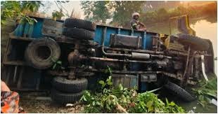 নওগাঁয় সড়ক দুর্ঘটনায় প্রাণ গেলো তিনজনের