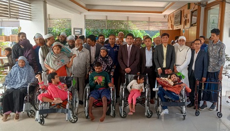 ফরিদপুরে প্রতিবন্ধী দিবসে ‌সেলাই মেশিন বিতরণ