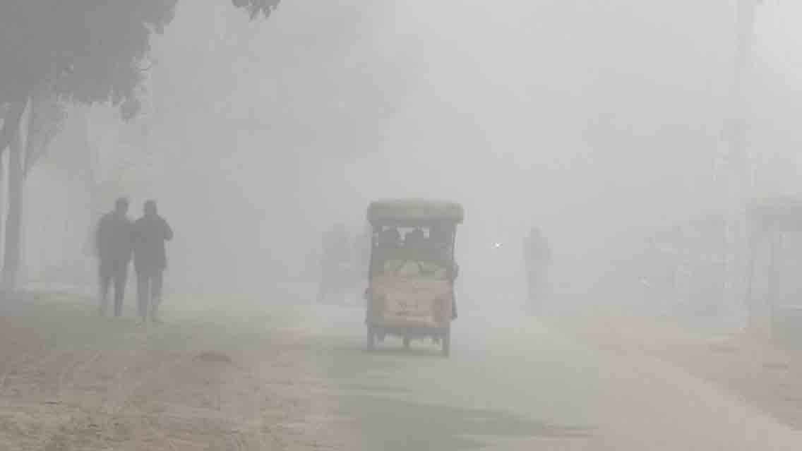 শীতে কাঁপছে দিনাজপুর, ১০ ডিগ্রির ঘরে নামল তাপমাত্রা