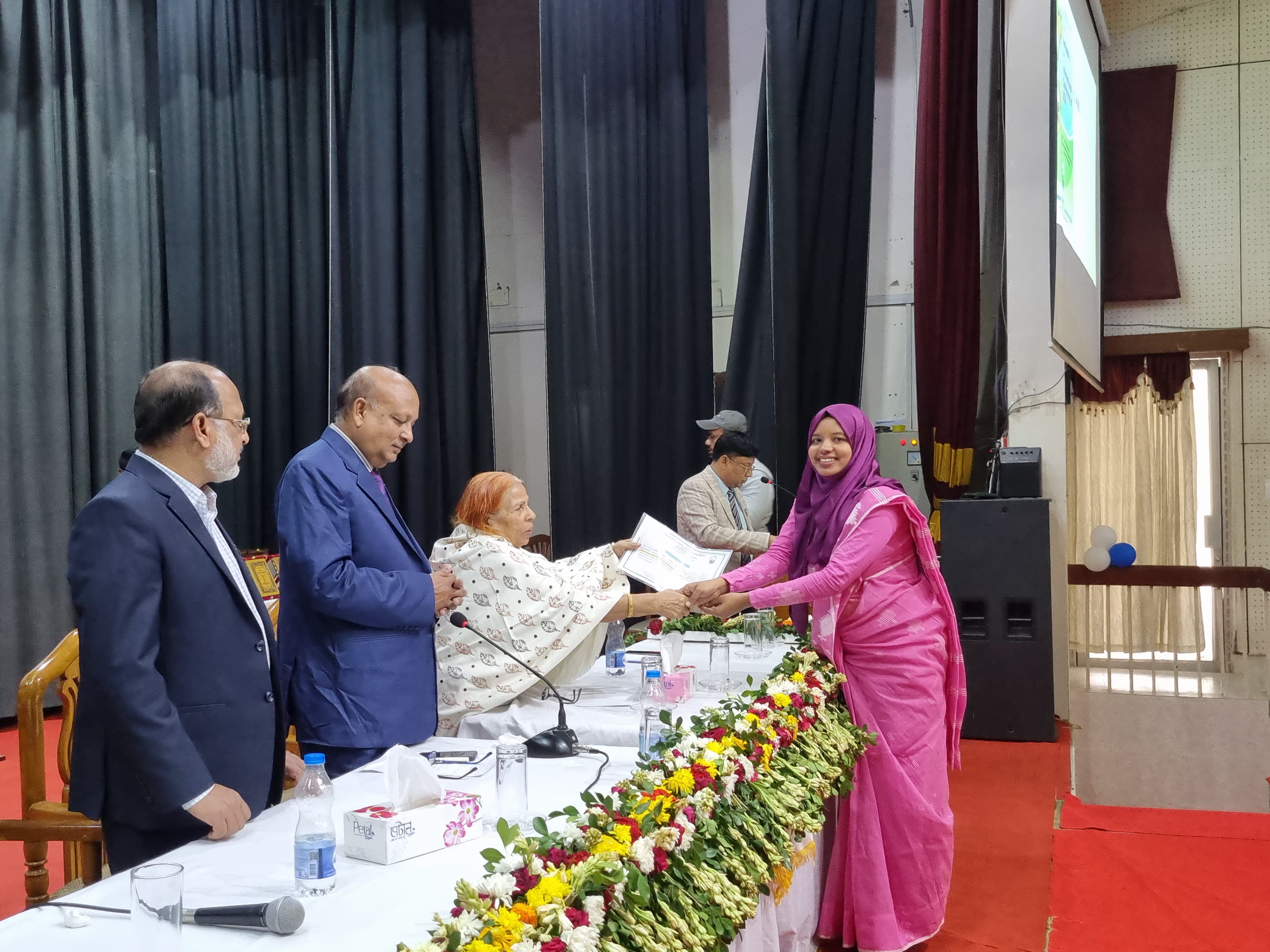 বাকৃবিতে ৫ জন গবেষককে বিএসএ অ্যাওয়ার্ড প্রদান