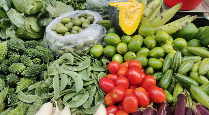 সবজিতে স্বস্তি, বেড়েছে মুরগির দাম