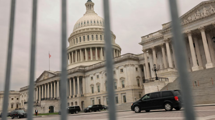 শাটডাউন ঠেকাতে শেষ মুহূর্তে কংগ্রেসে বিল পাস, সিনেটের অনুমোদনের অপেক্ষা
