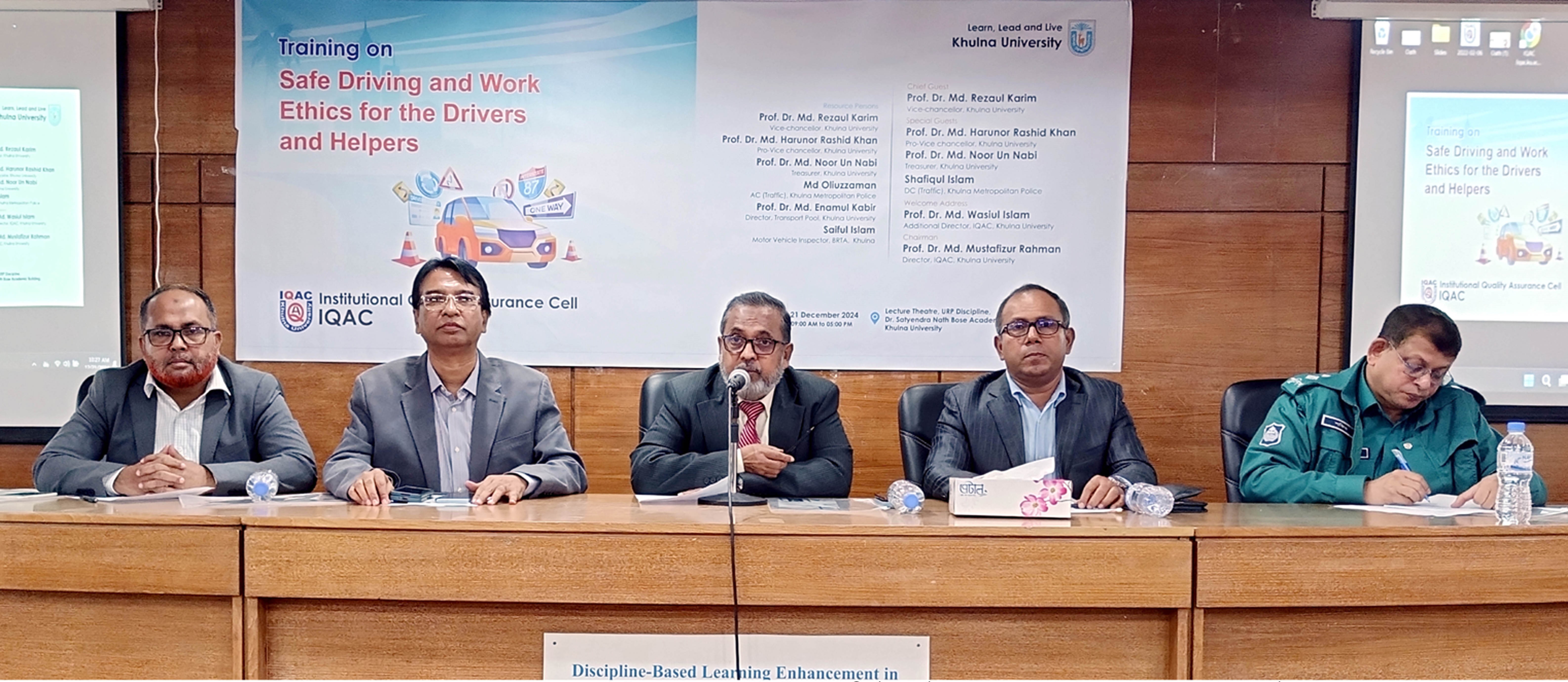 দূর্ঘটনা এড়াতে খুবিতে ড্রাইভার ও হেলপারদের নিরাপদ ড্রাইভিং বিষয়ক কর্মশালা অনুষ্ঠিত