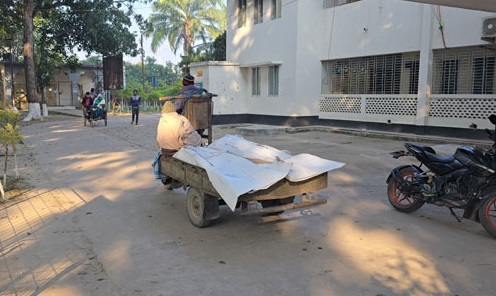 সাঁথিয়ায় ট্রাকের ধাক্কায় নিহত ৩ ও আহত ৫