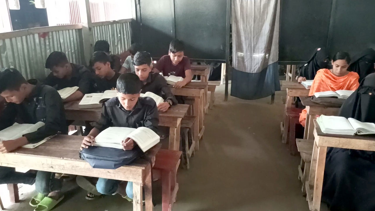 ঠাকুরগাঁওয়ে স্কুলে বিস্ময়কর খুদে প্রতিভা