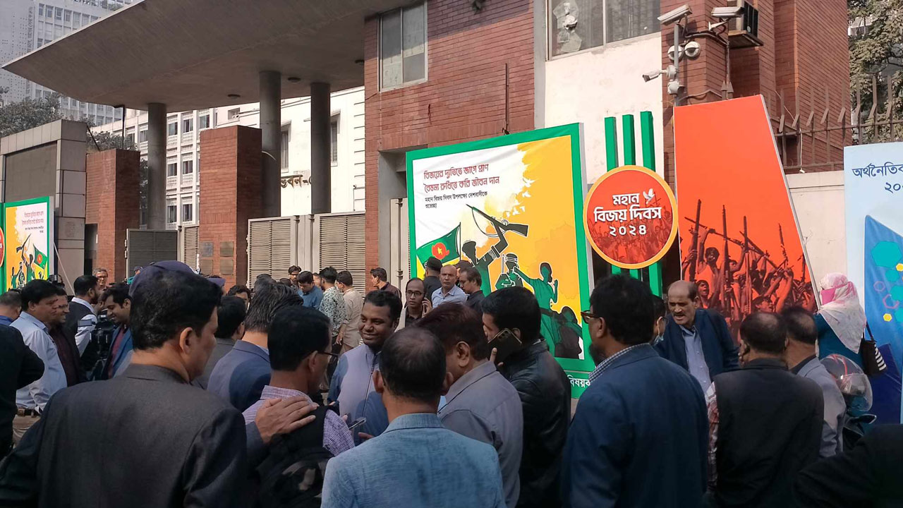 আশ্বাসের পরও সচিবালয়ে প্রবেশের অনুমতি মেলেনি সাংবাদিকদের