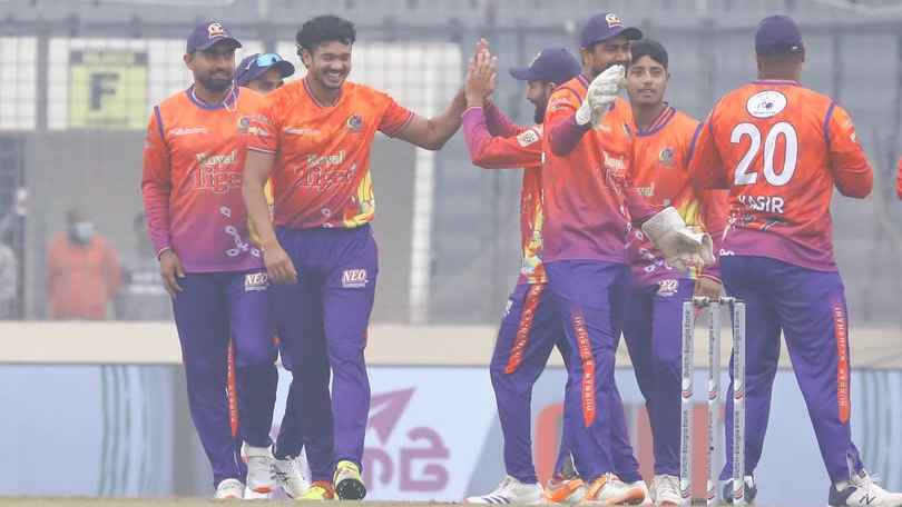 ৭ উইকেট নিয়ে ইতিহাসগড়া বোলিং তাসকিনের