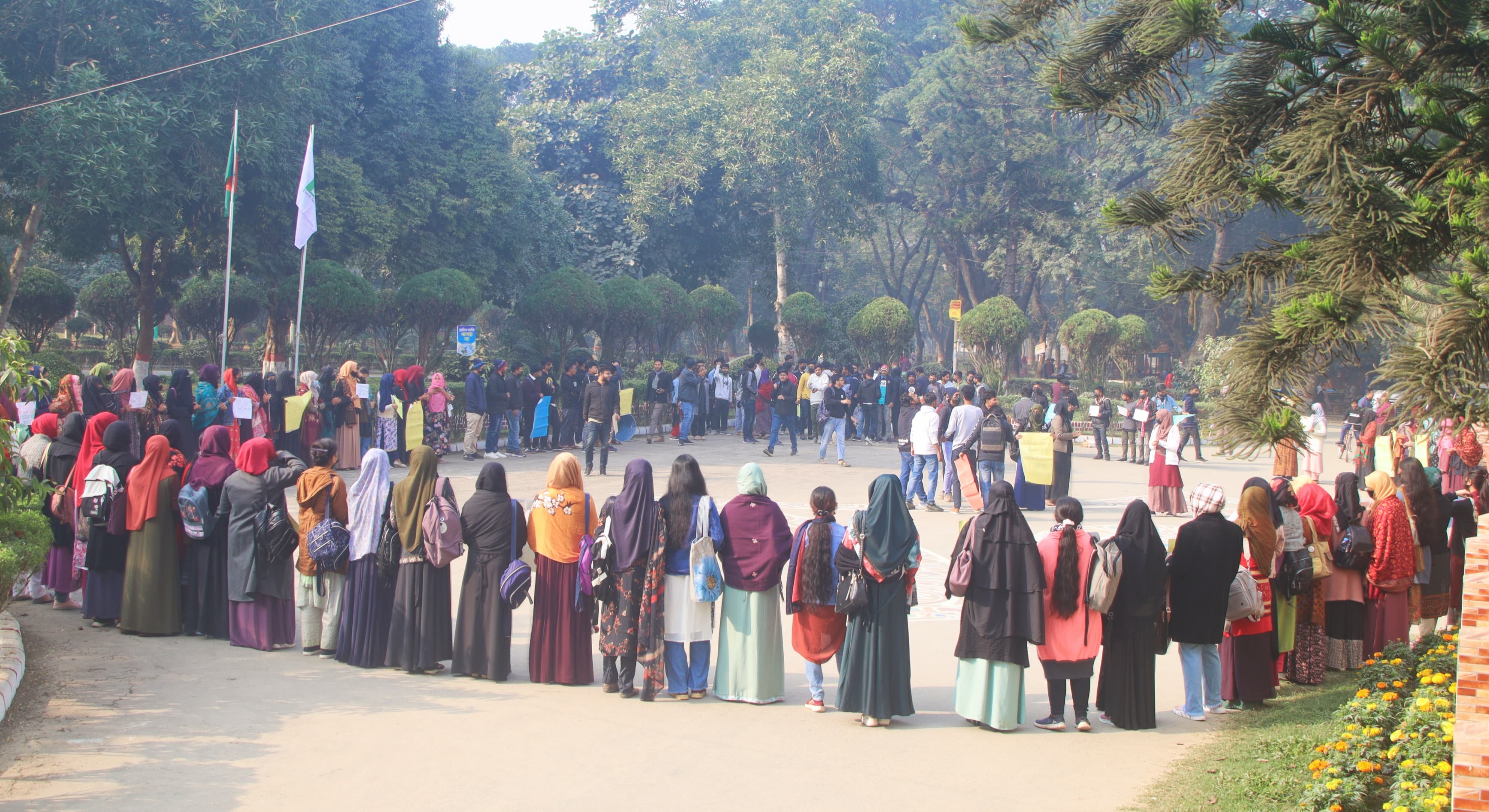 বিভাগ সংস্কারের ১০ দাবি: ইবির সমাজকল্যাণ বিভাগের শিক্ষার্থীদের বিক্ষোভ