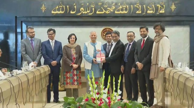 প্রধান উপদেষ্টার কাছে প্রতিবেদন জমা দিলো চার সংস্কার কমিশন