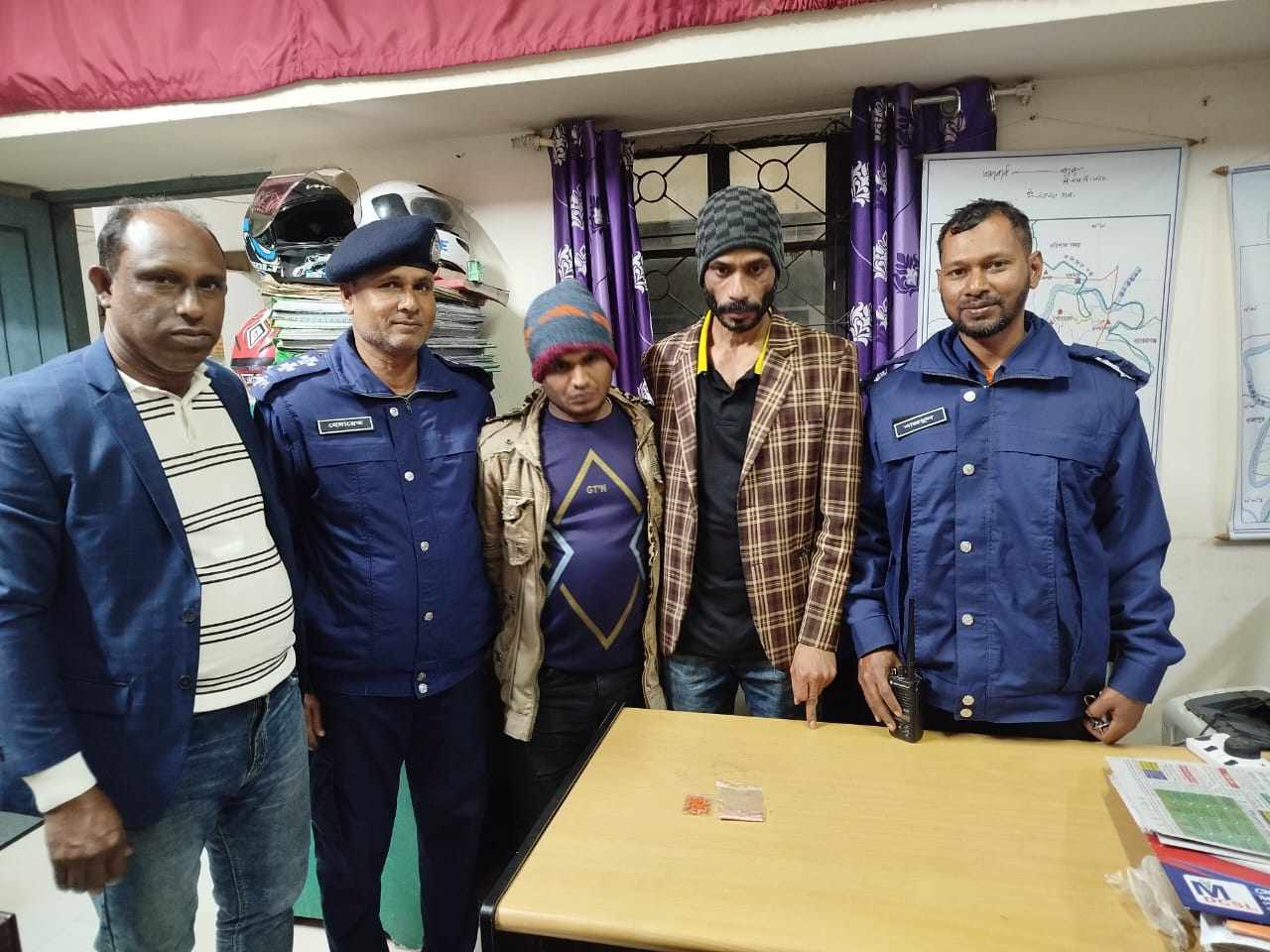 নলছিটিতে ইয়াবাসহ আটক ২