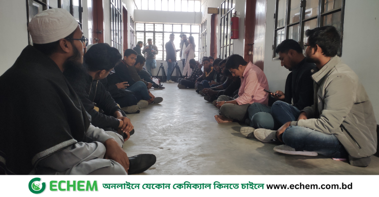 এপিয়ারেন্স সনদ প্রদানের দাবীতে রাবিতে শিক্ষককে অবরুদ্ধ রেখে আন্দোলন