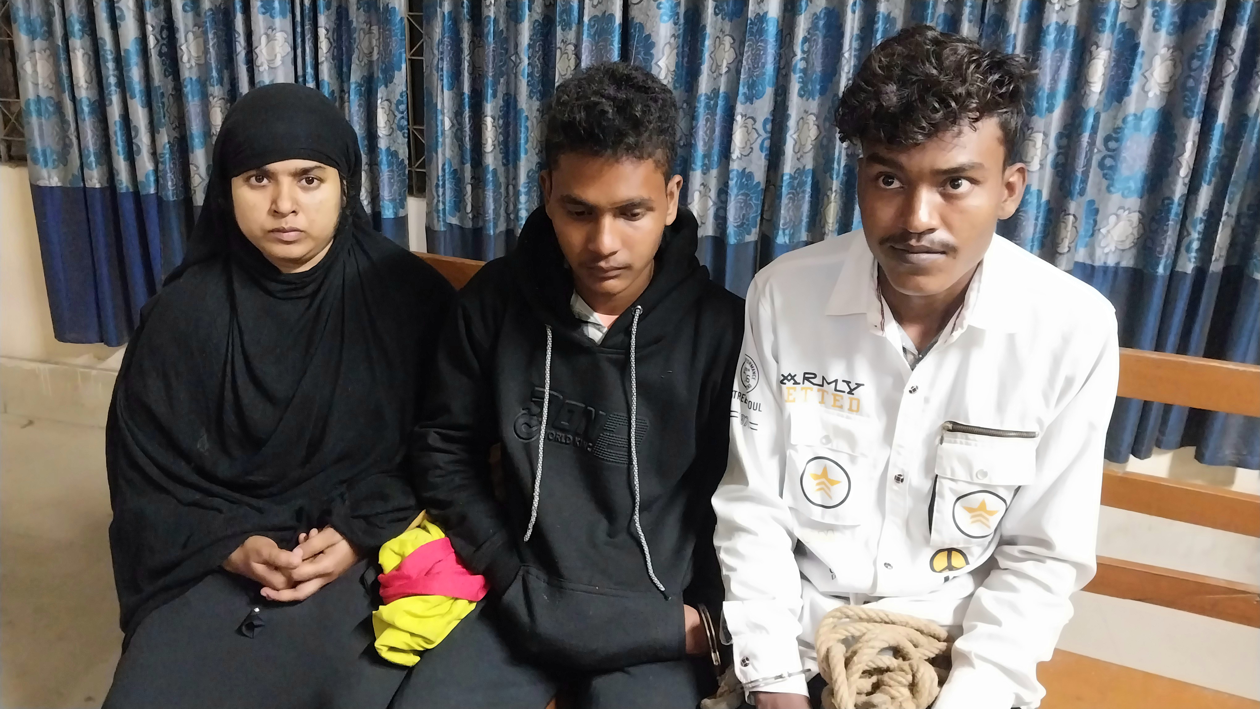 বাংলাদেশে প্রবেশের চেষ্টা: ভারতীয় প্রেমিকযুগল সীমান্তে গ্রেপ্তার