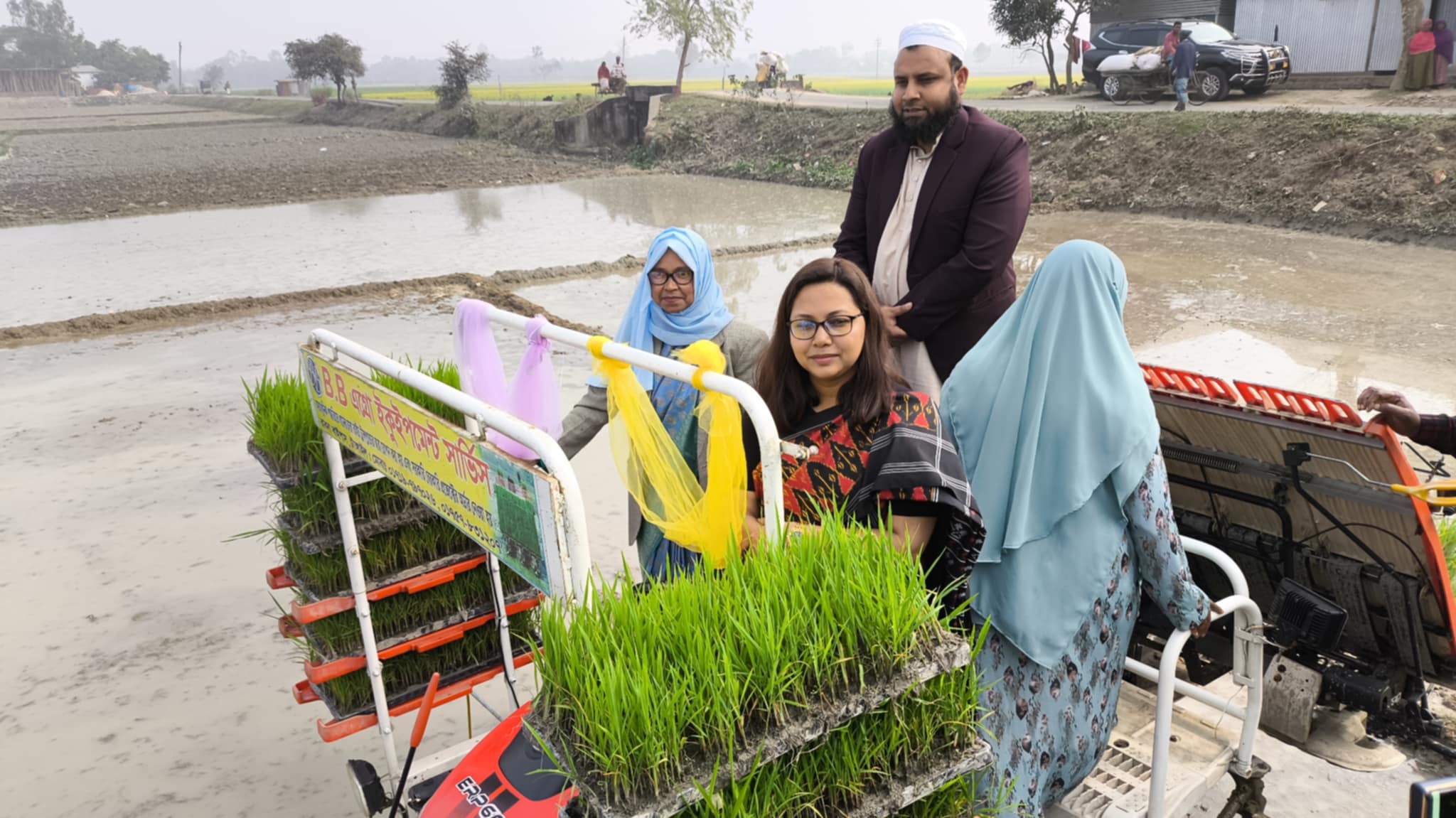 জামালপুরে সময়, খরচ ও পরিশ্রম কমাবে যান্ত্রিক উপায়ে সমলয় চাষাবাদ