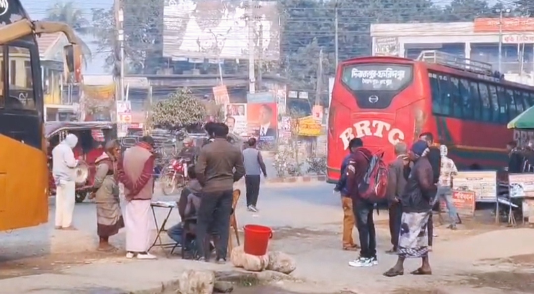 ফরিদপুরে প্রভাব পড়েছে ট্যাংক-লড়ি শ্রমিকদের ধর্মঘটের