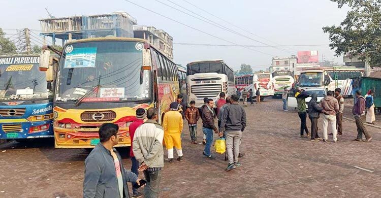 বরিশাল-ঝালকাঠিসহ ১৫ রুটে বাস বন্ধ, যাত্রীদের চরম ভোগান্তি
