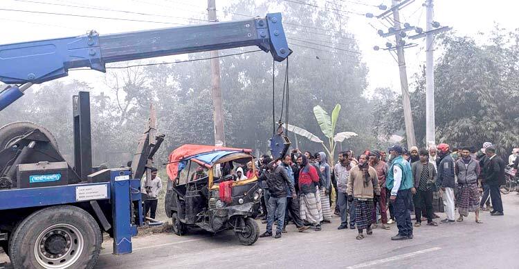 রংপুরে সকালে সড়কে ঝরলো ৫ প্রাণ