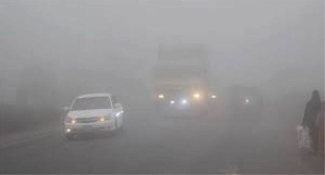 কুয়াশায় মোড়ানো রাজধানী