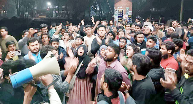 জাকসুর তফসিল ঘোষণা না হলে ভর্তি পরীক্ষা বন্ধের হুঁশিয়ারি