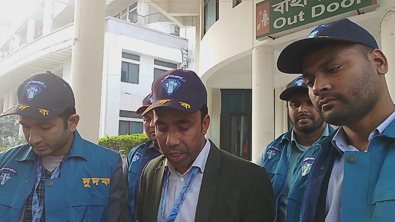 দিনাজপুর মেডিকেল কলেজ হাসপাতালে দুদকের অভিযান, অনিয়মের প্রমাণ মিলেছে