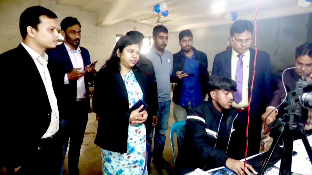 জামালপুরে বায়োমেট্রিক ভোটার হালনাগাদ কর্যক্রমের উদ্বোধন