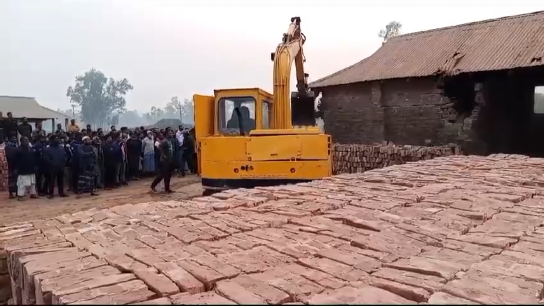 কুড়িগ্রামে অবৈধ ইটভাটার বিরুদ্ধে মোবাইল কোর্টের অভিযান: চারটি ইটভাটা বন্ধ
