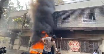 নোয়াখালীতে ওবায়দুল কাদেরের বাড়িতে ভাঙচুর, আগুন