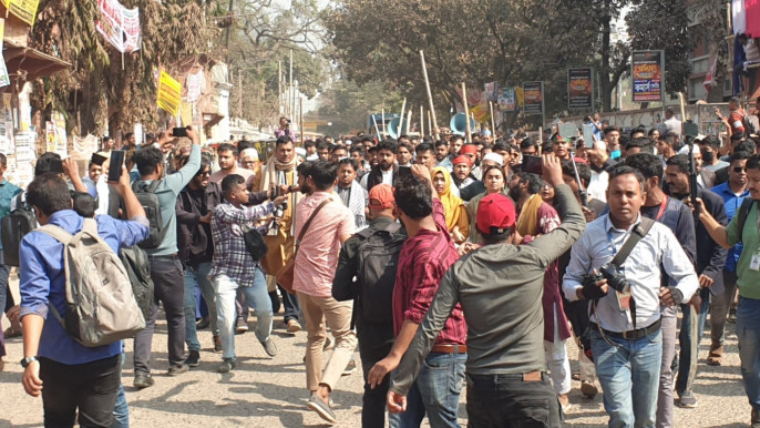 গাজীপুরে শিক্ষার্থীদের ওপর হামলাকারীদের ২৪ ঘণ্টার মধ্যে গ্রেপ্তারের আল্টিমেটাম