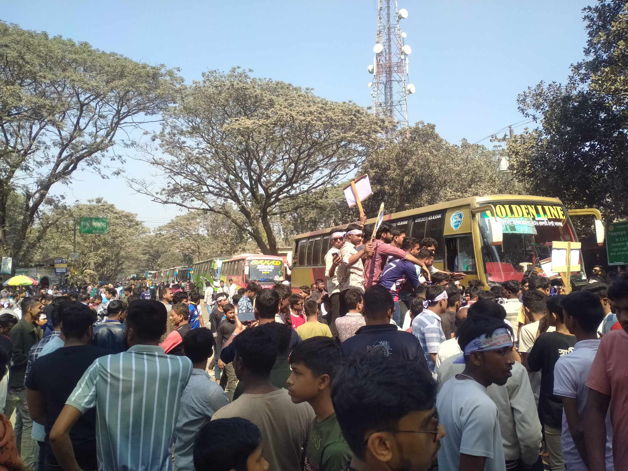 ইবি থানা স্থানান্তরের প্রতিবাদে মহাসড়ক অবরোধ