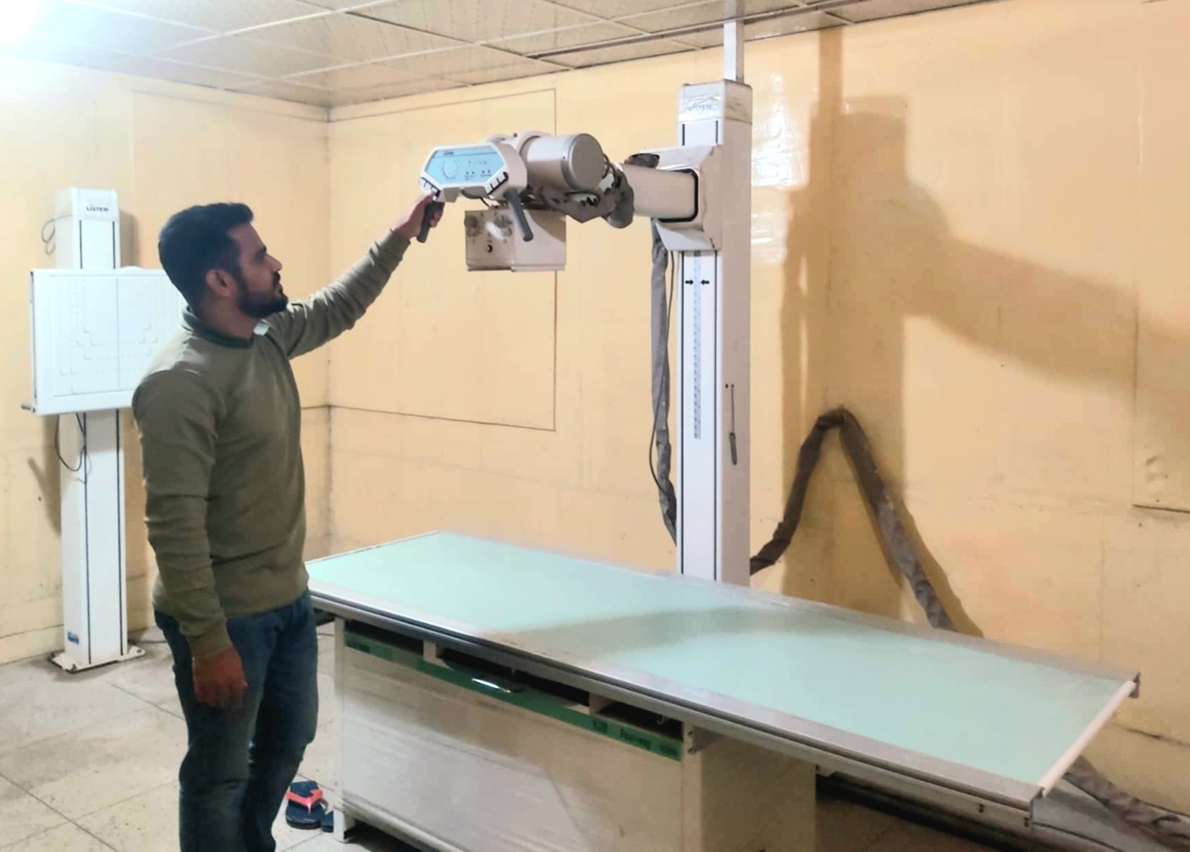 এনালগ মেশিনে চলছে হাবিপ্রবির মেডিকেল সেন্টারে স্বাস্থ্য পরীক্ষা