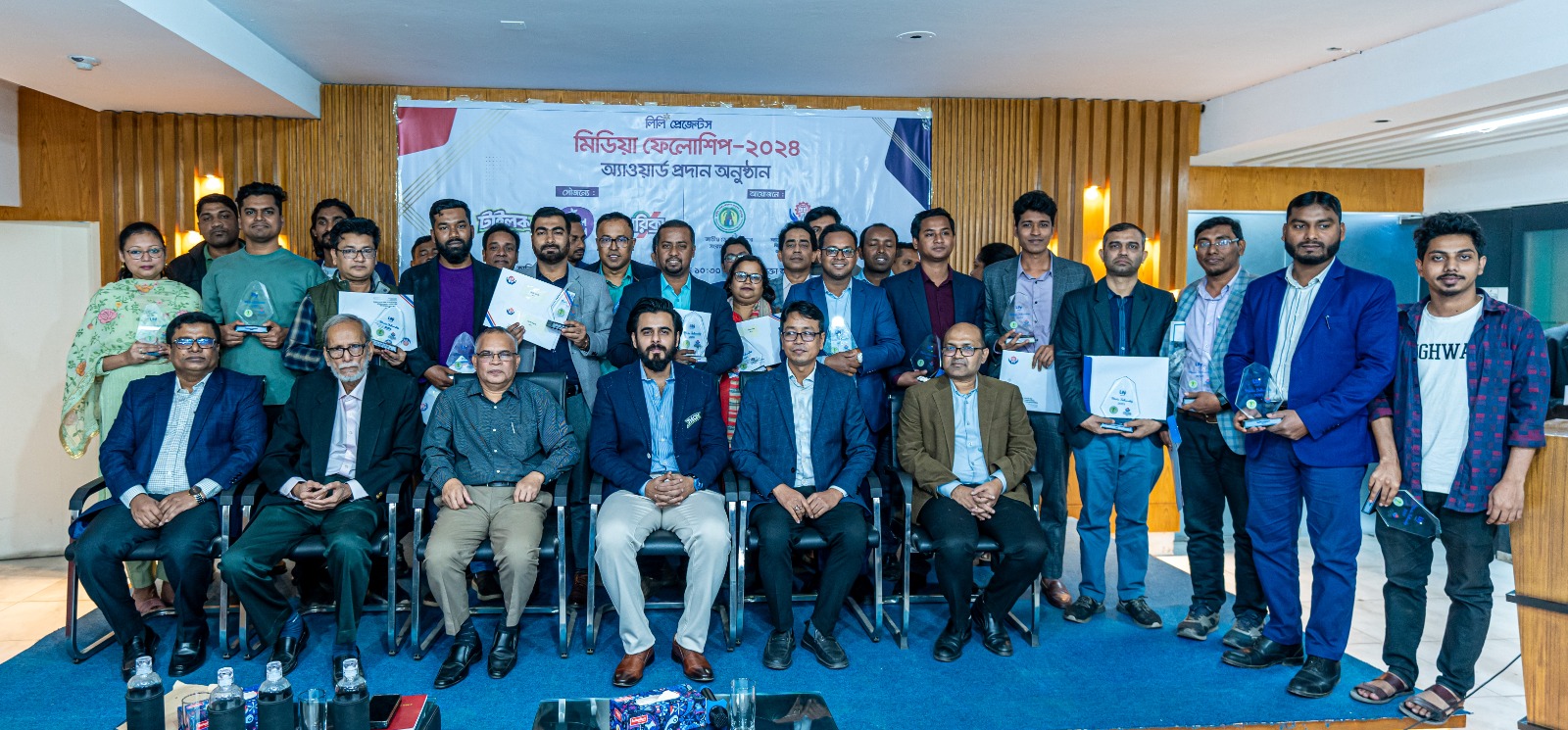 লিলি মিডিয়া ফেলোশিপে অ্যাওয়ার্ড জিতলেন তিন গণমাধ্যমকর্মী