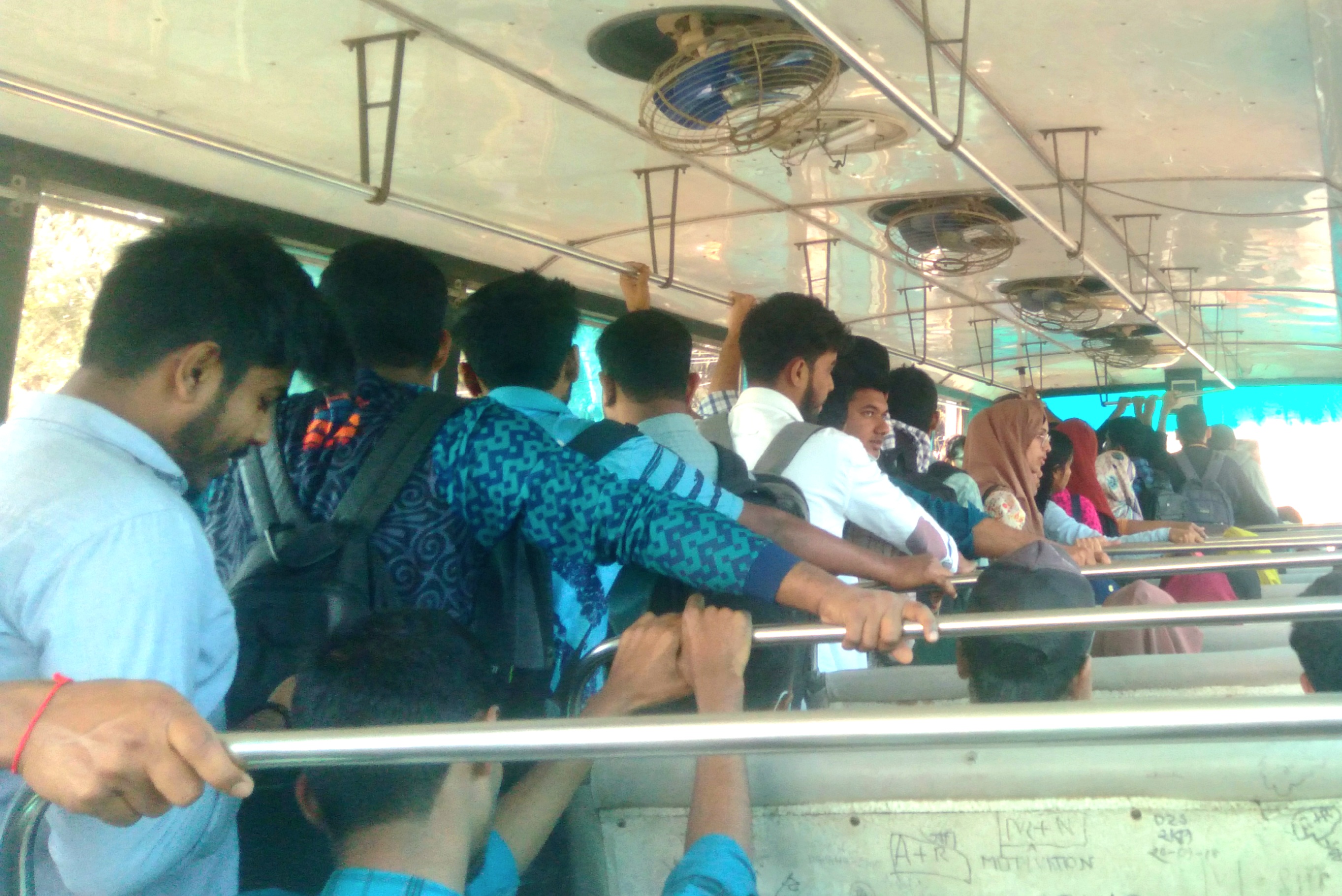 বহিরাগতদের নিয়মিত চলাচল হাবিপ্রবির পরিবহন বাসে, শিক্ষার্থীদের অসন্তোষ