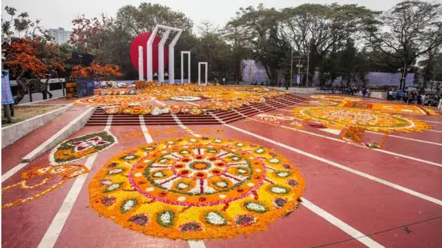 বাঙালিকে মাথানত না করতে শেখানো একুশ আজ