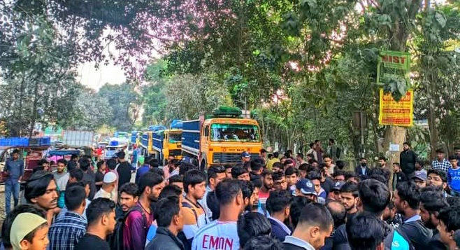 হাবিপ্রবি শিক্ষার্থীকে মারধরের অভিযোগে সড়ক অবরোধ, মধ্যরাতে থানায় সুরাহা