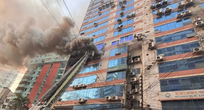 দুই ঘণ্টা পর জামান টাওয়ারের আগুন নিয়ন্ত্রণে