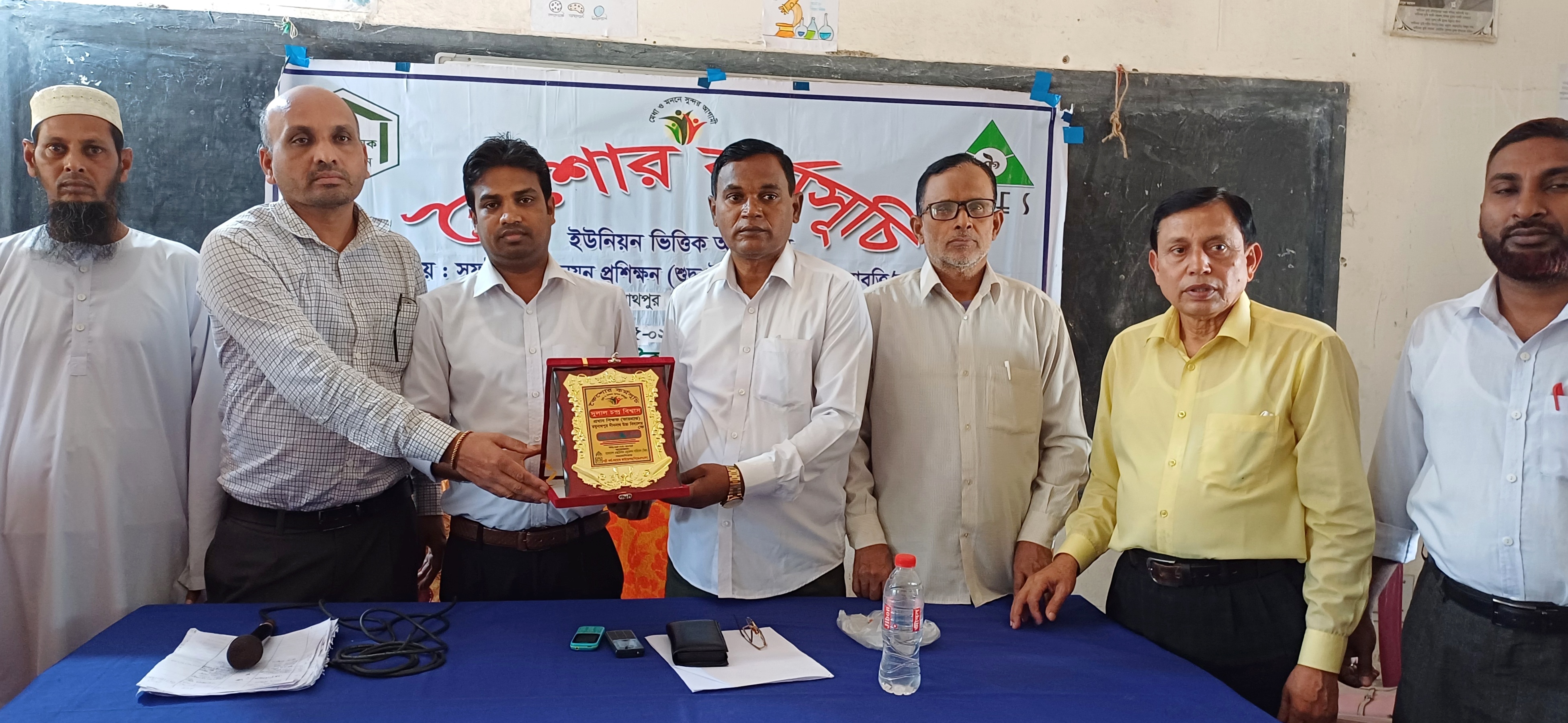 কৈশোর কর্মসূচীর সম্মাননা স্মারক পেলেন দুলাল চন্দ্র বিশ্বাস