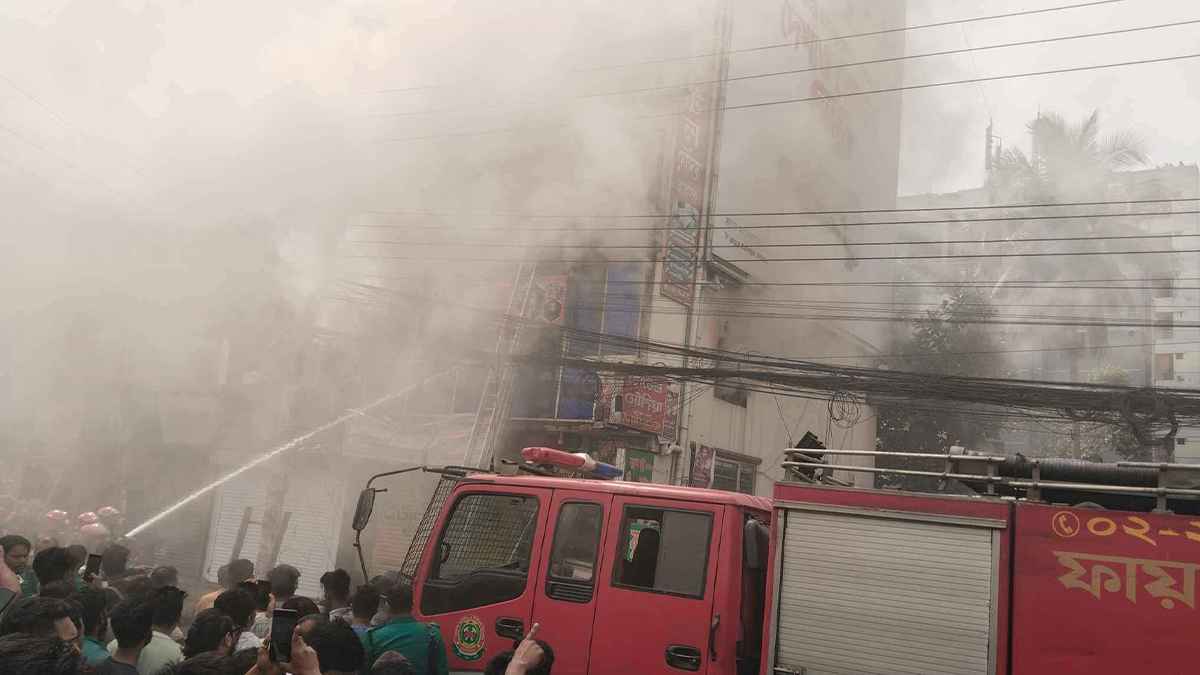 বন্ধ ছিল ছাদে যাওয়ার দরজা, ধোঁয়ায় ৪ জনের মৃত্যু