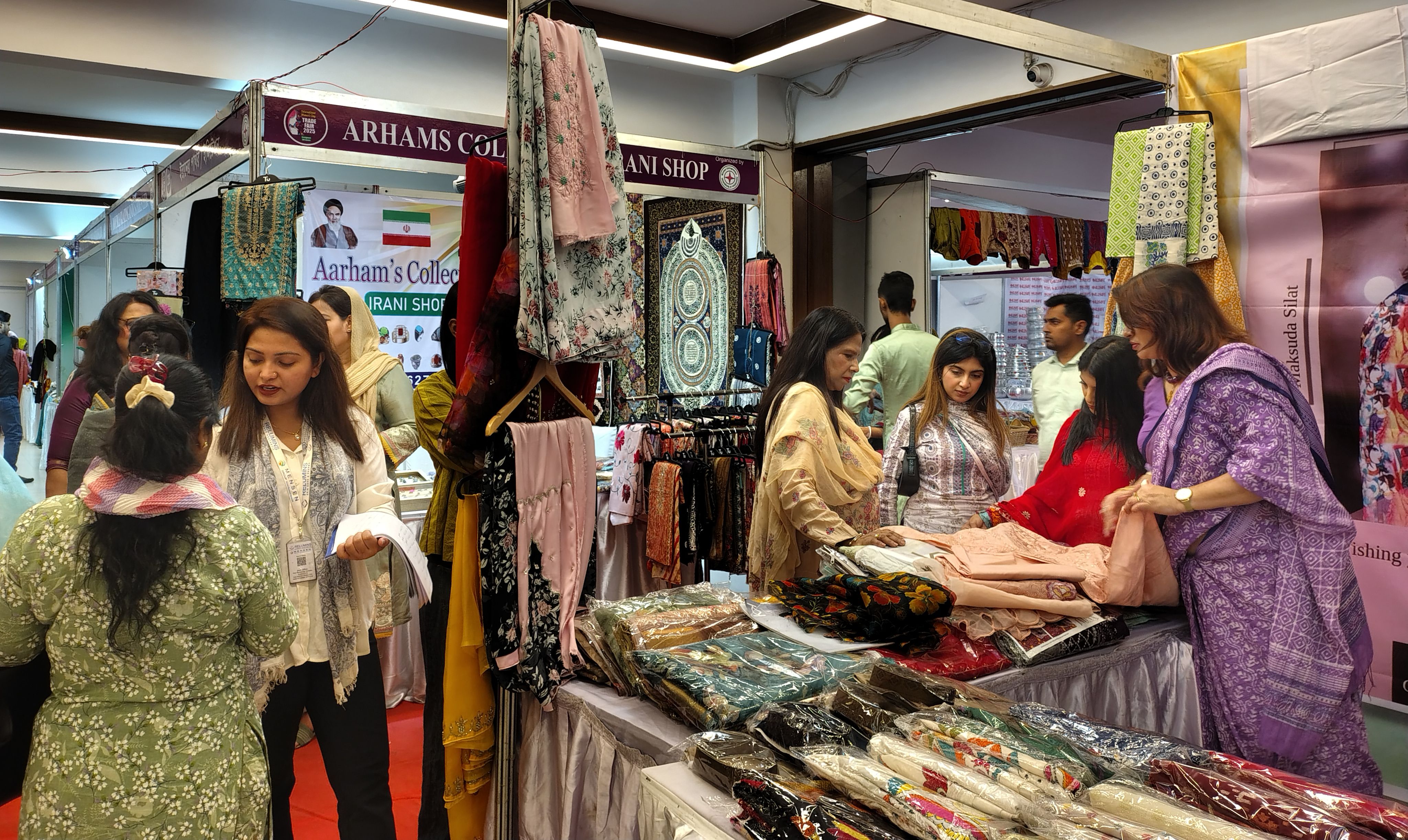 নারী উদ্যোক্তাদের সফল অংশগ্রহণে চলছে আন্তর্জাতিক নারী দিবস বাণিজ্য মেলা