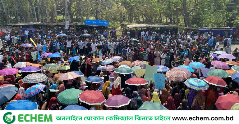 ধর্ষকদের শাস্তির দাবিতে রাবি শিক্ষার্থীদের ঢাকা-রাজশাহী মহাসড়ক অবরোধ