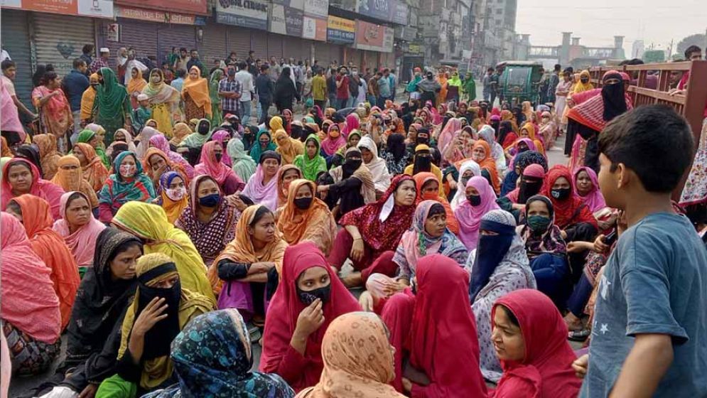 ৪ ঘণ্টা পর ঢাকা-ময়মনসিংহ মহাসড়ক ছাড়লেন শ্রমিকরা