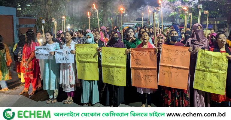 মশাল হাতে বাকৃবি শিক্ষার্থীদের প্রতিবাদ ও ধর্ষকের বিচার দাবি