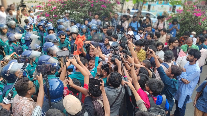 ধর্ষণবিরোধী পদযাত্রা: পুলিশের ওপর হামলার অভিযোগে প্রায় ৯০ জনের বিরুদ্ধে মামলা