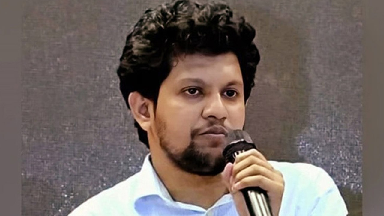 ‘শাপলা’ ‘শাহবাগ’ নিয়ে যা বললেন উপদেষ্টা মাহফুজ