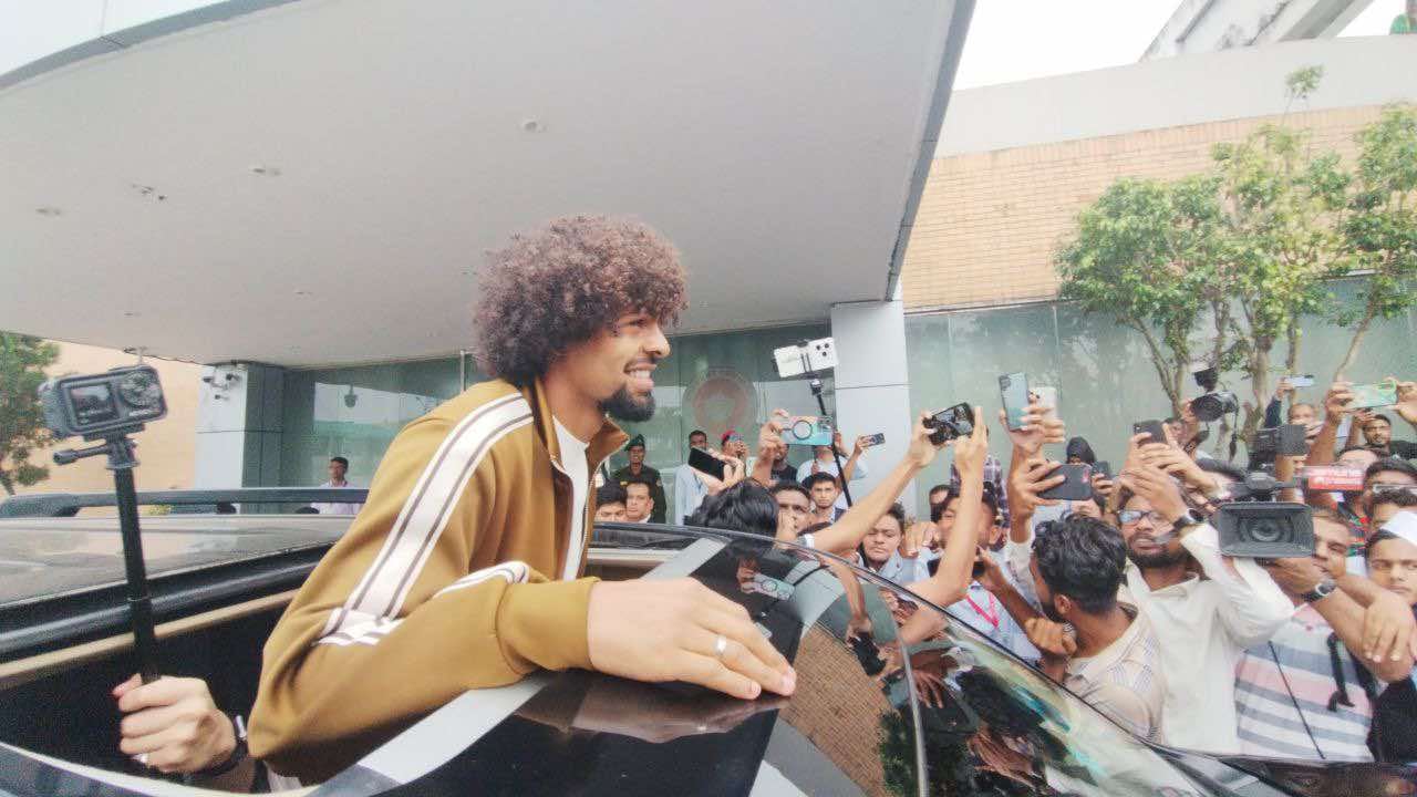 দেশে এসে উচ্ছ্বসিত হামজা, ভারতকে হারানোর আশাবাদ