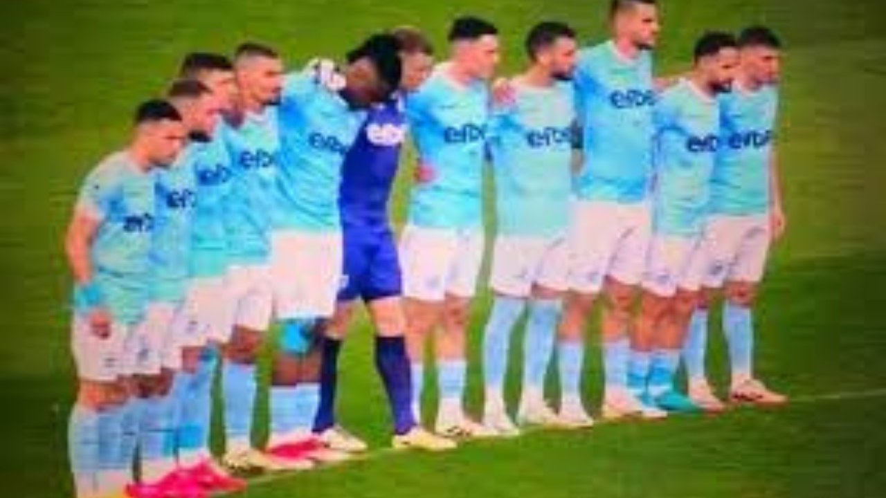 এক মিনিট নীরবতা পালনের পর ক্লাব জানতে পারল খেলোয়াড়টি মারা যাননি