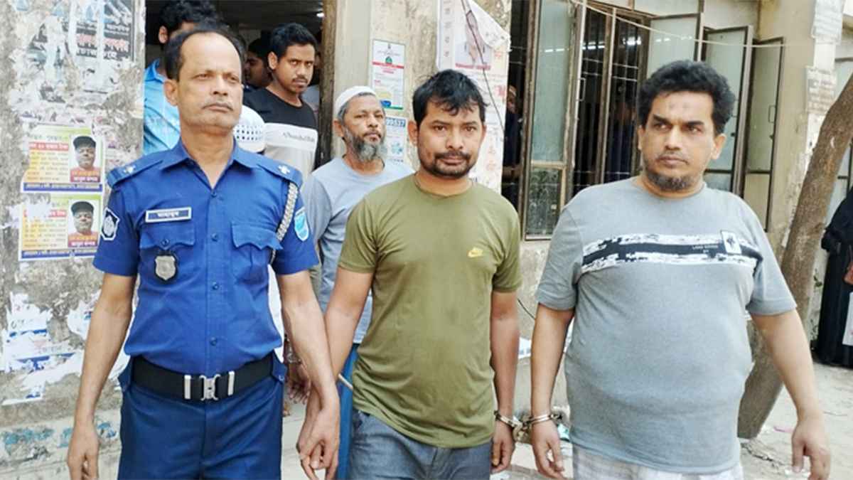 মিয়ানমারের আরসা প্রধান ৫ সহযোগীসহ র্যাবের হাতে গ্রেফতার