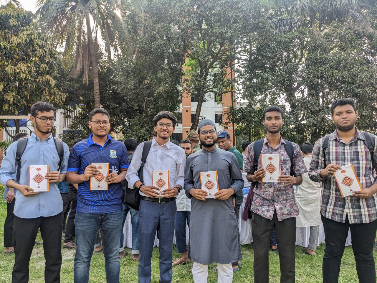 শেকৃবি ছাত্রশিবিরের ১২০০ কোরআন বিতরণ